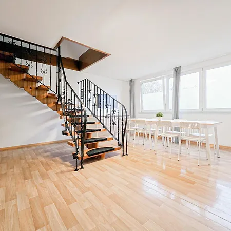 Tolstov Apartments - 4 Schafzimmer- Maisonette - 25 Min Messe Dus Διαμέρισμα